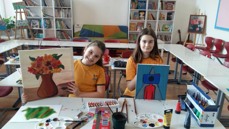 Vremea îi inspiră pe elevii talentați de la Spectrum Cluj